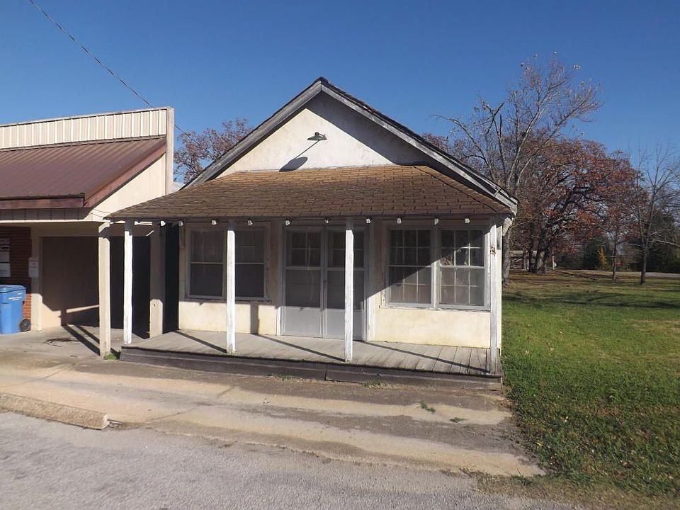 2nd image of 302 Grand Ave