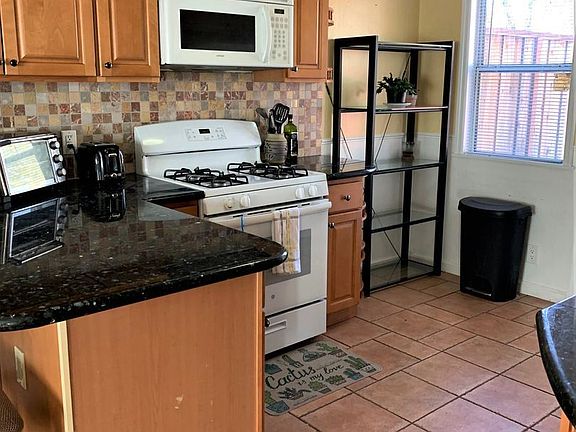4th image of 853 E San Antonio St #8095443