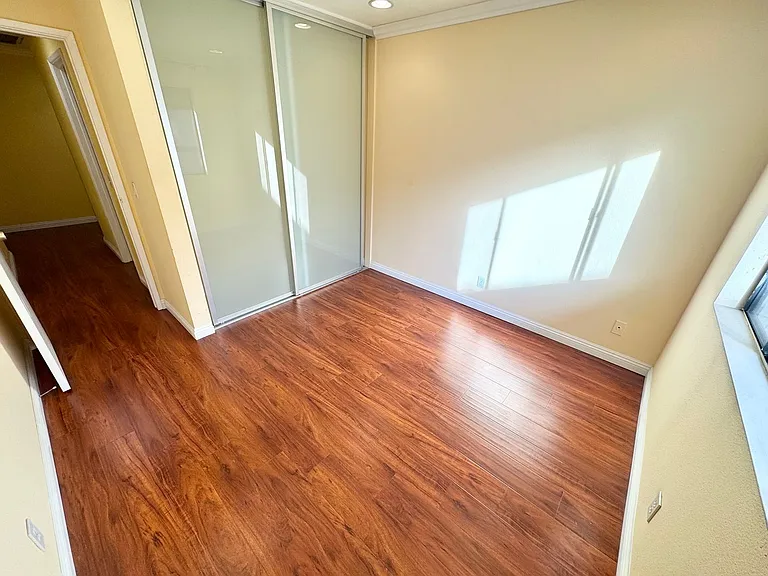 196 N Marguerita Ave — Photo 17
