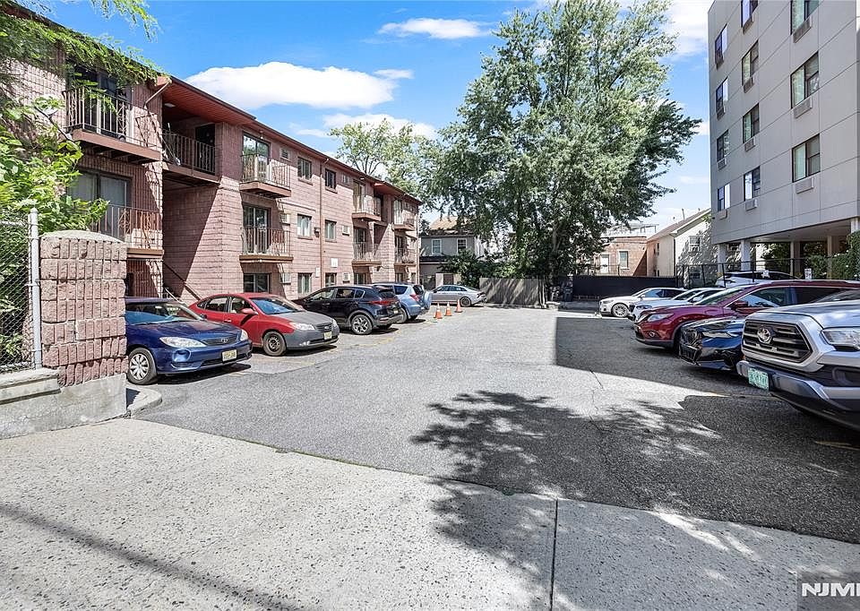 1st image of 359 Marshall St #3A