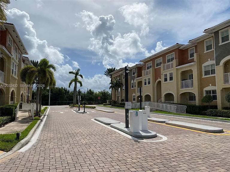 8800 NW 107th Ct #110 — Photo 31