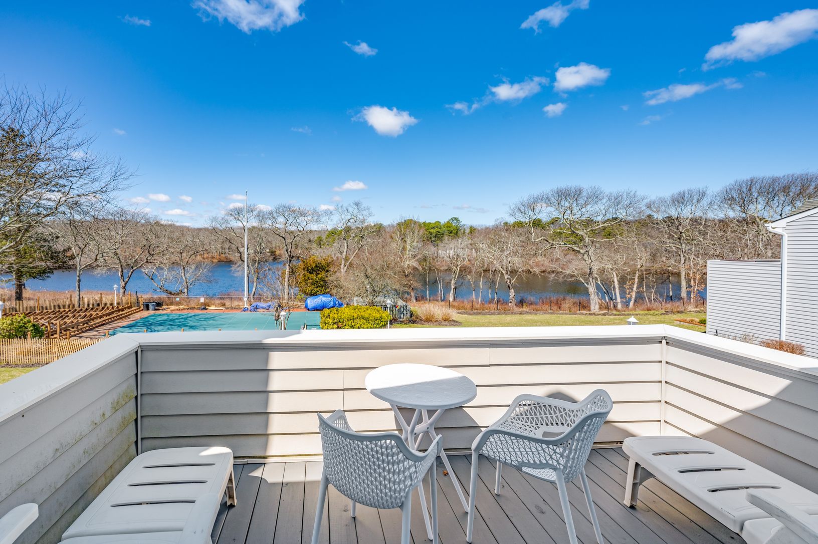  Primary suite deck