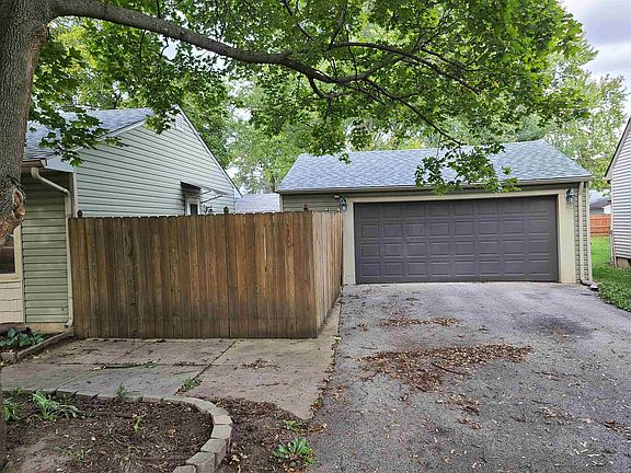 2nd image of 2027 Dresden Ave