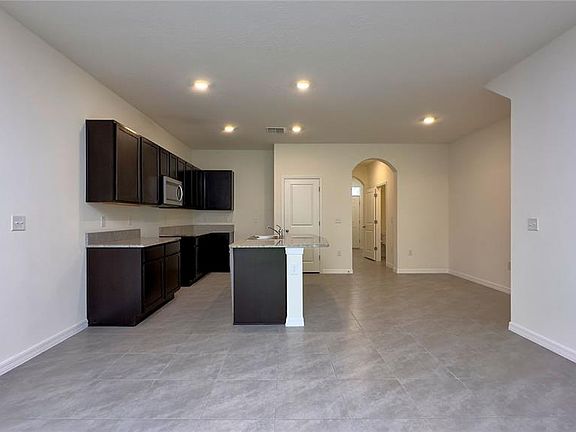 4th image of 1570 Hubbell Rd