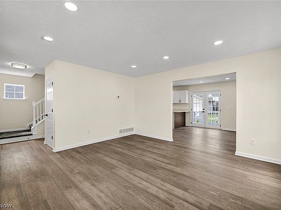 5th image of 3512 W 46th St