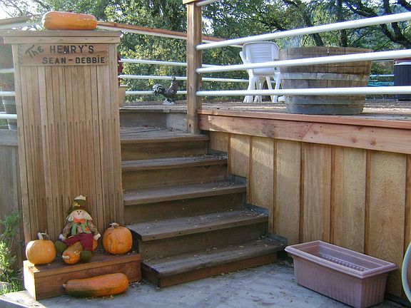 Steps to front deck and front door