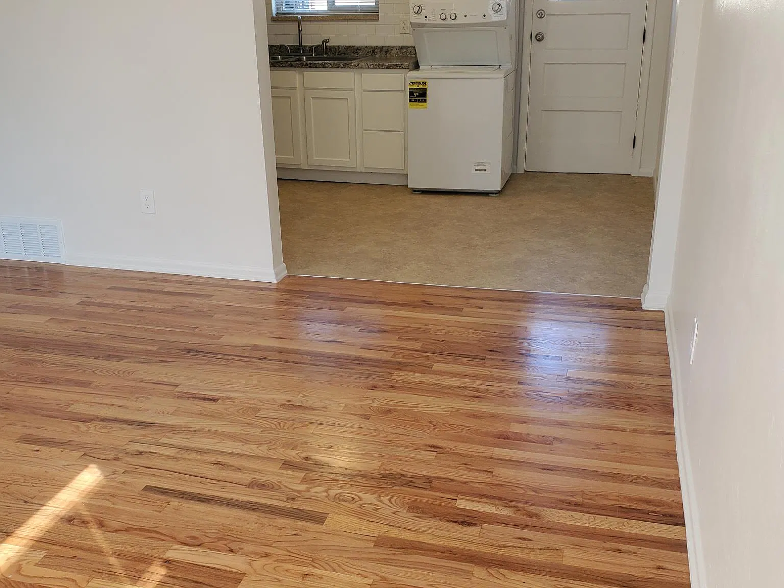 2 bed, 1080 sqft, $1,400 — Photo 2
