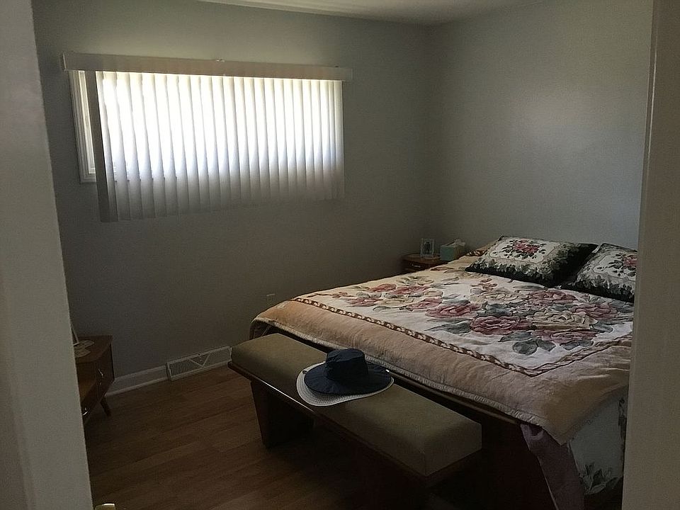 1st image of 208 E Miller Ave