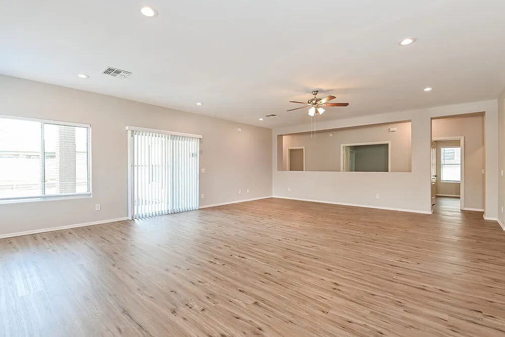 4 bed, 2.0 bath, 2045 sqft, $2,105 — Photo 4