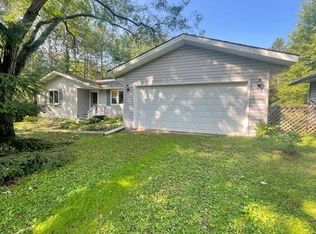N2025 Mary Jane Cir, Waupaca, WI 54981