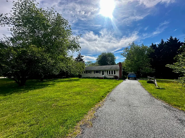 207 Ash Ln — Photo 3