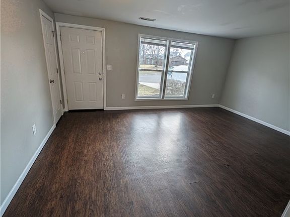 4th image of 107 Topsfield Farm Cir