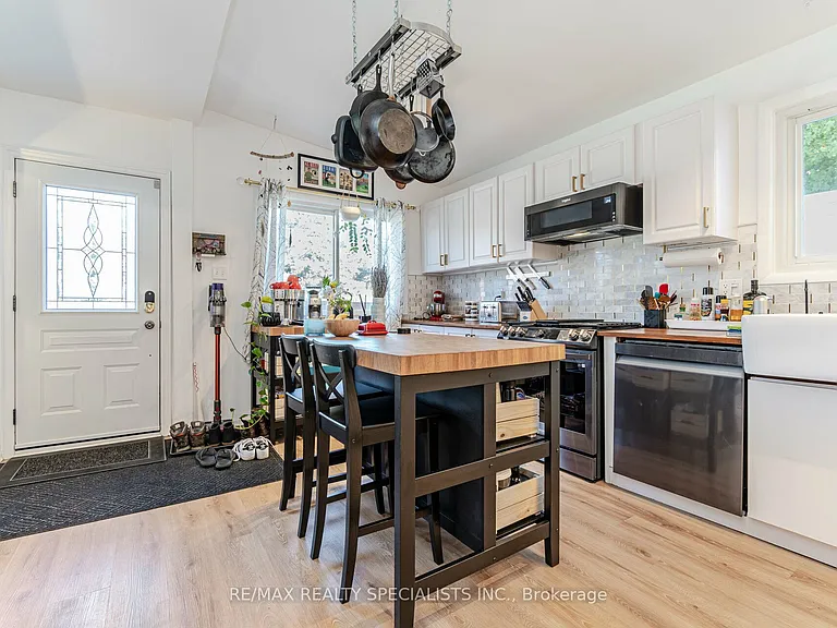 22 Balmoral Dr — Photo 11