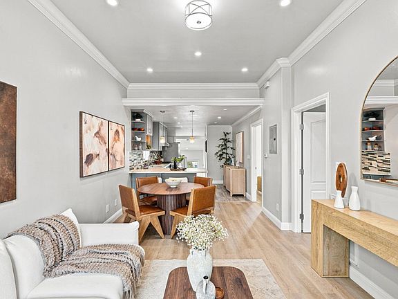 4th image of 135 Farallones St