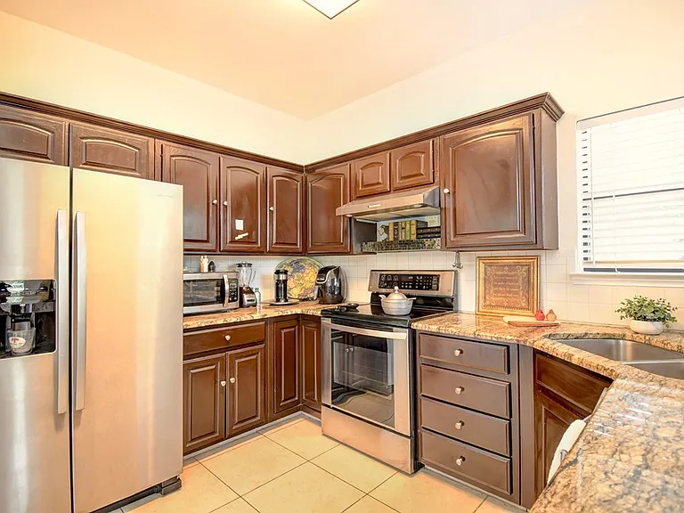719 Oak Hollow Dr — Photo 15