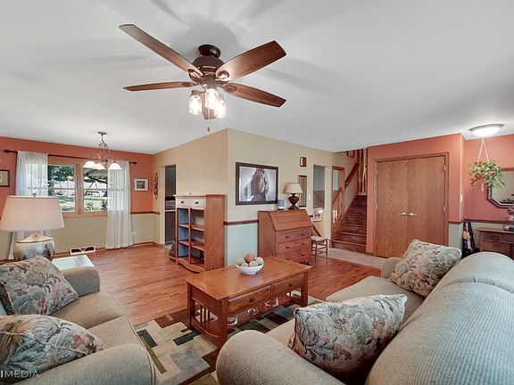 3rd image of 13721 Venetian Ct