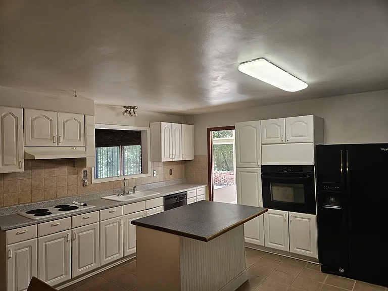3543 Cloudland Dr — Photo 4