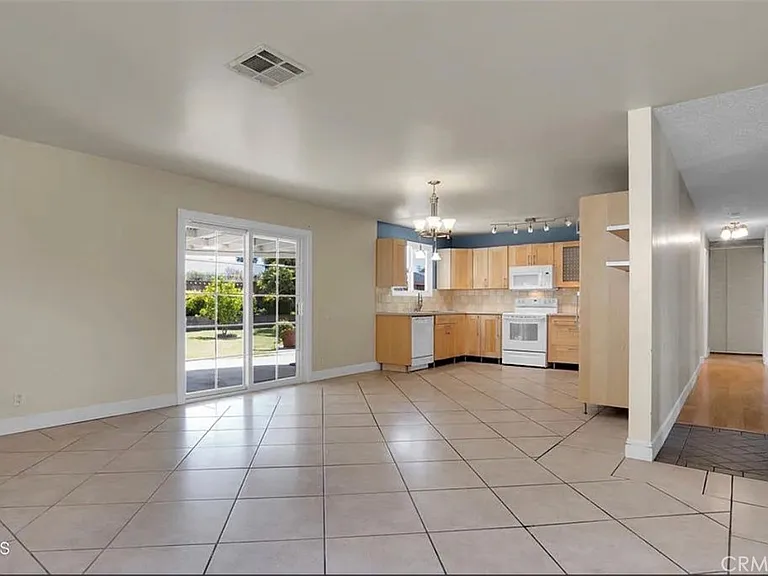 22648 Mobile St — Photo 6