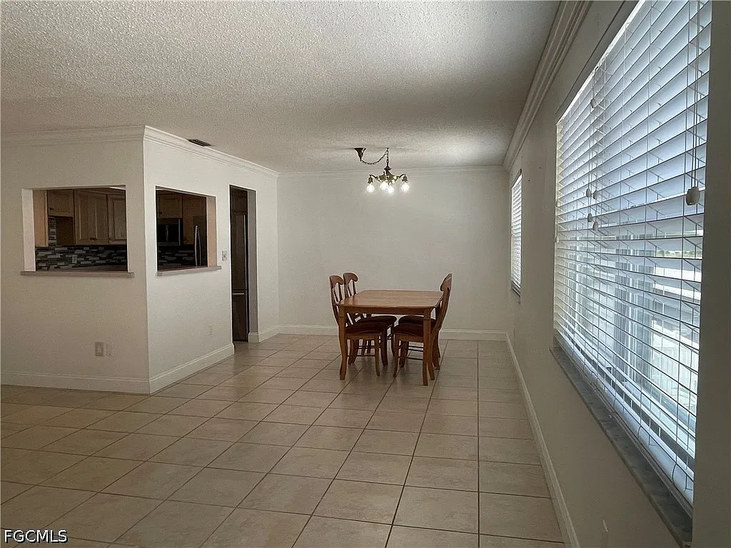 2 bed, 1.0 bath, 972 sqft, $1,650 — Photo 3