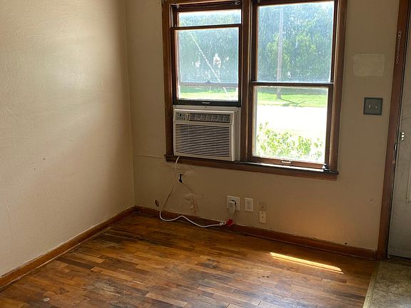 4th image of 313 W Emporia Ave