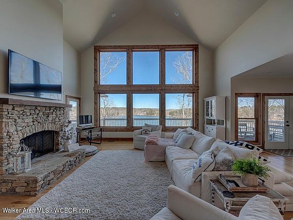 Image 4: CE06226C-9CBE-4210-A7D2-991D7E132B40