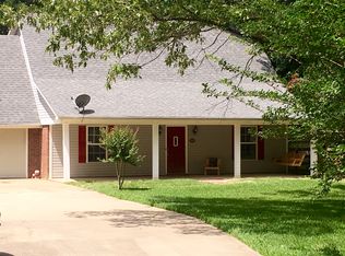 215 Bucks Dr, Vicksburg, MS 39180