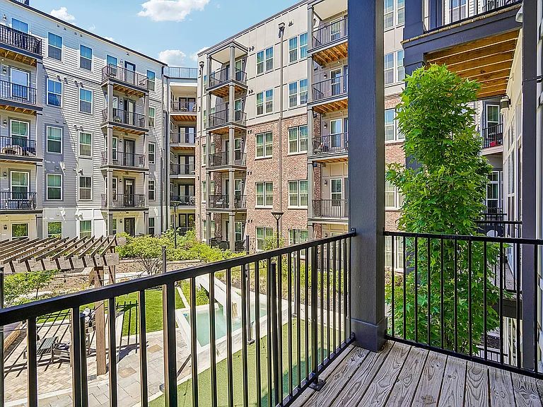 Allure - Balcony