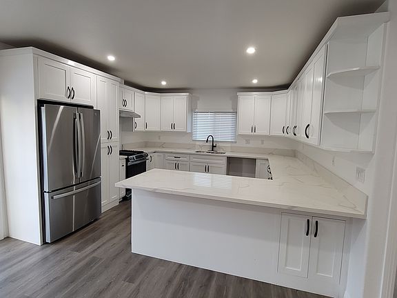 4th image of 7674 Whitsett Ave