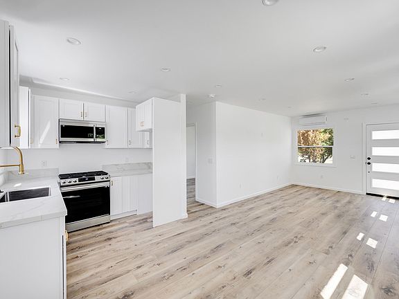 5th image of 1146 E Wilson Ave #1146