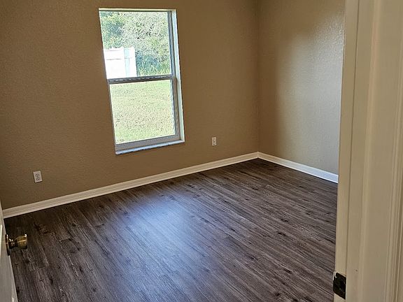 3rd image of 19 Dogwood Drive Cir