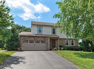414 Blue Ridge Dr, Coraopolis, PA 15108