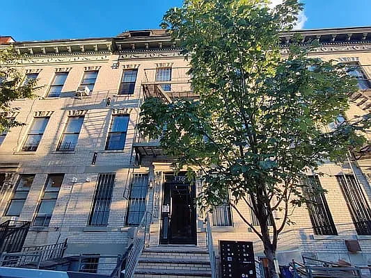 Rented by Signature Property Realty | media 7