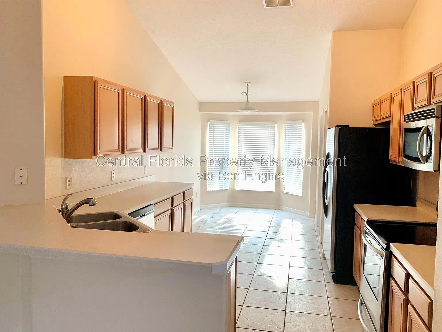 4 bed, 2.0 bath, 1784 sqft, $2,500 — Photo 2