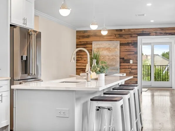 79 Ten Hills Rd #2, Somerville, MA 02145