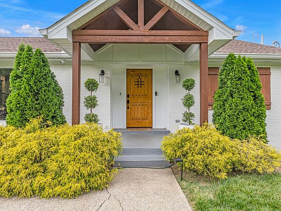 4th image of 832 Hillwood Blvd