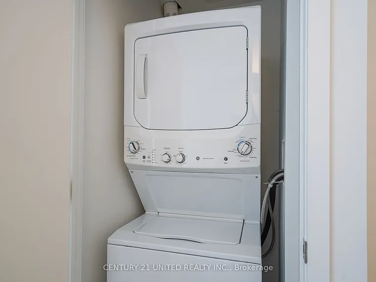 100 Bond St E #204 — Photo 6