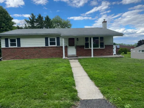 6 Pine Park Dr, Lewistown, PA 17044