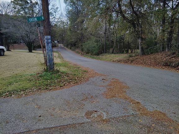 4th image of 129 Laird Ave