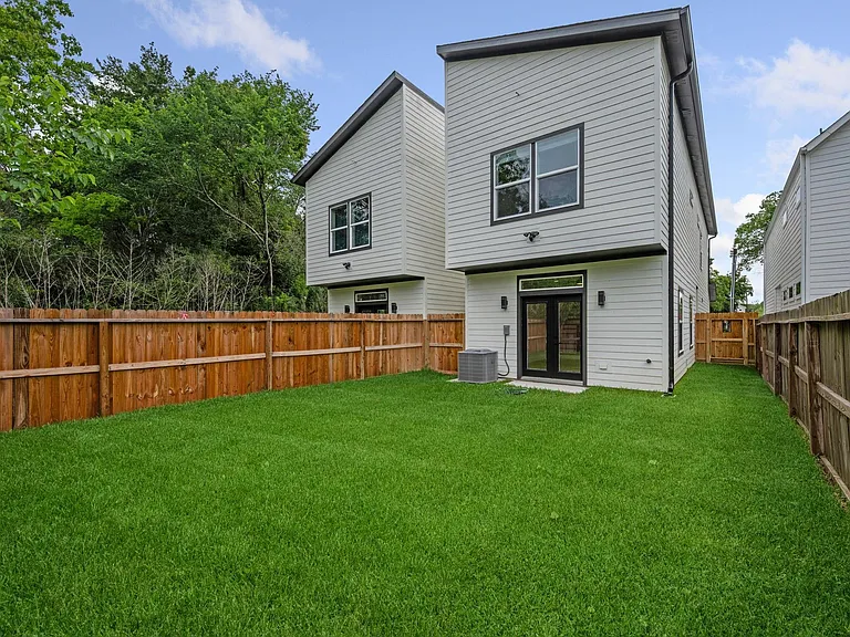 8023 Easter St — Photo 20