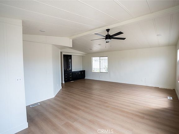 3rd image of 626 N Dearborn St Space 57