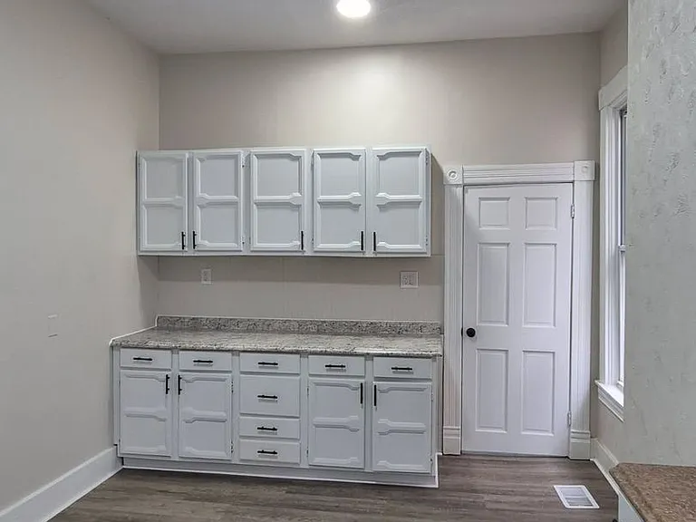 729 Hill Ave — Photo 2