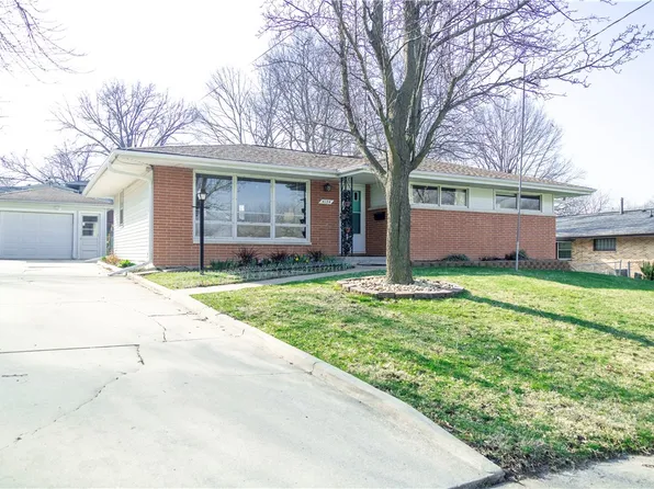 4134 Lynner Dr, Des Moines, IA 50310
