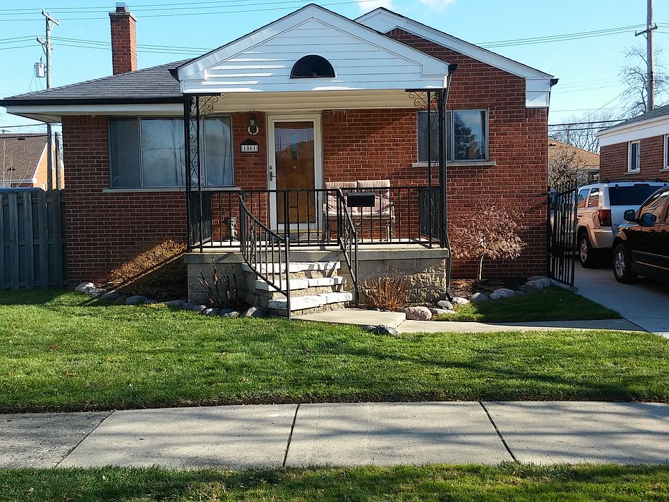 1st image of 1061 Lindbergh St
