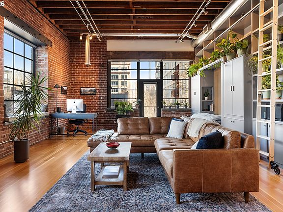 3rd image of 1011 NW Glisan St Unit 203