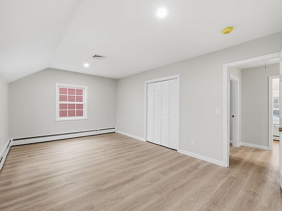 3rd image of 18 Hammond Road #3