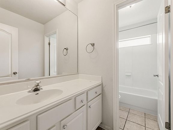 5th image of 406 Bellaire Oaks Dr