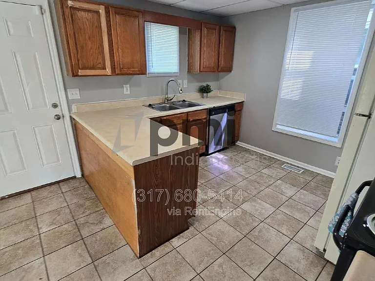153 S Cypress Ave — Photo 8