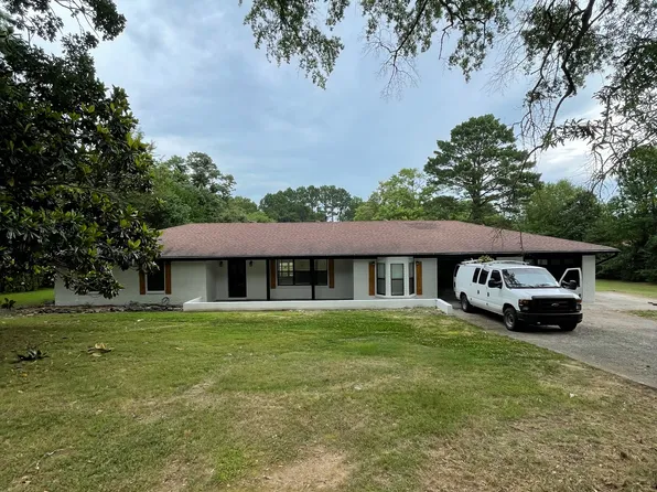 104 N Woodland Dr, Conway, AR 72032