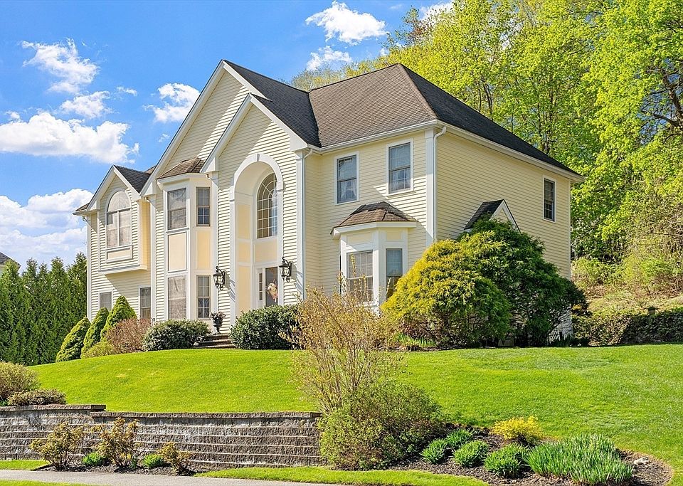 1st image of 65 Leanne Dr