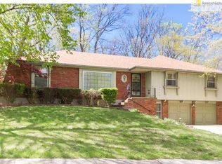 6748 N Euclid Ave, Gladstone, MO 64118